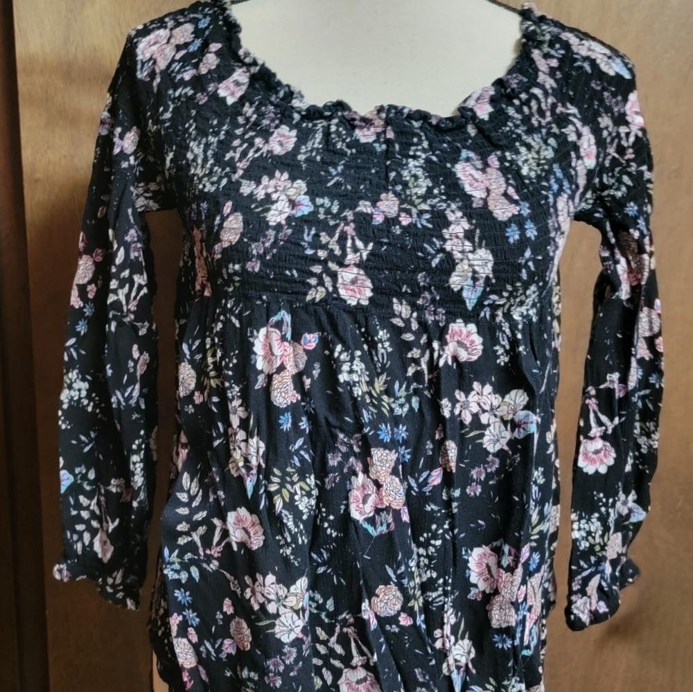 Polly & Esther Black, Pink Floral top Medium